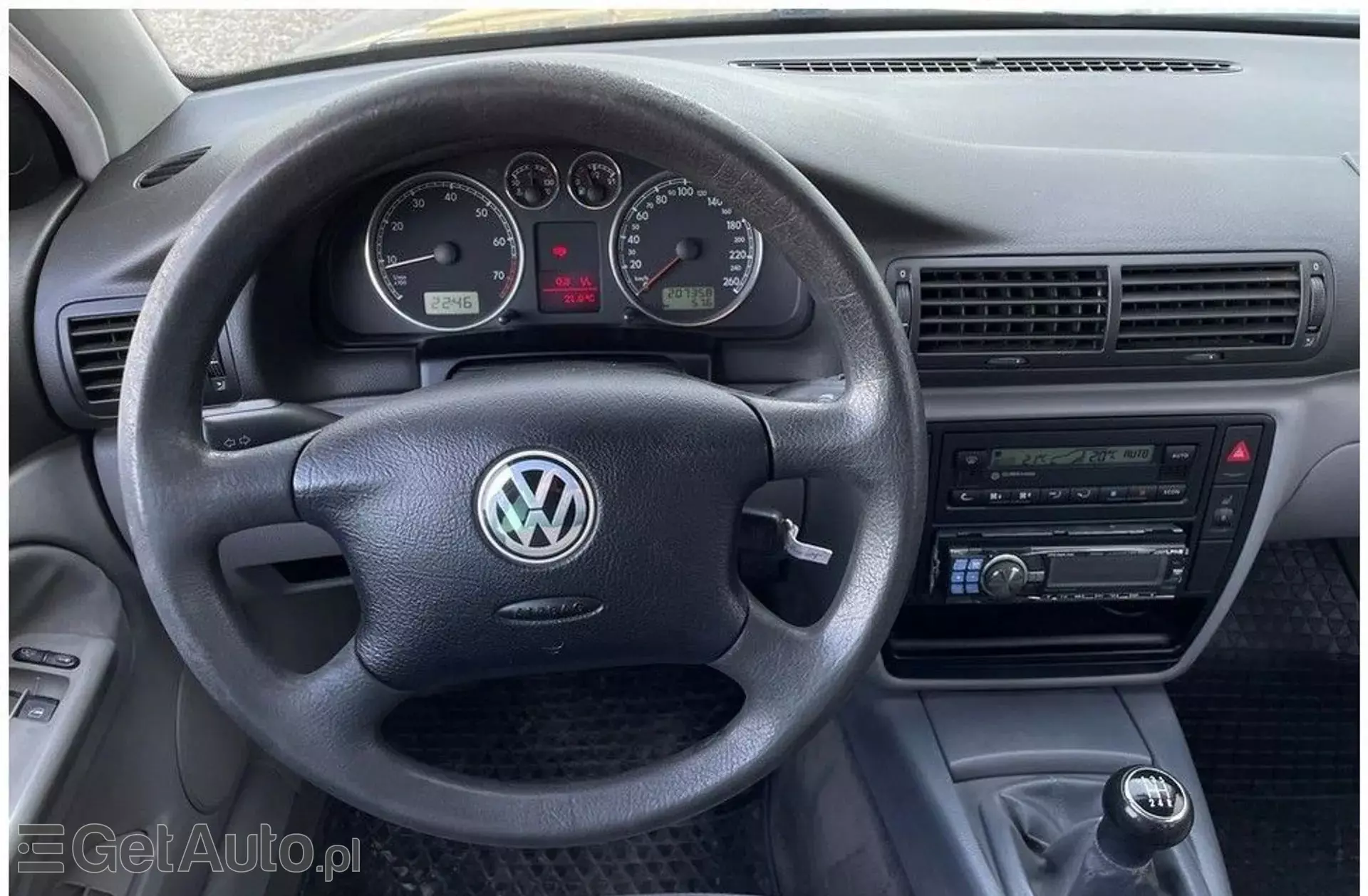 VOLKSWAGEN Passat 1.6 (101 KM)