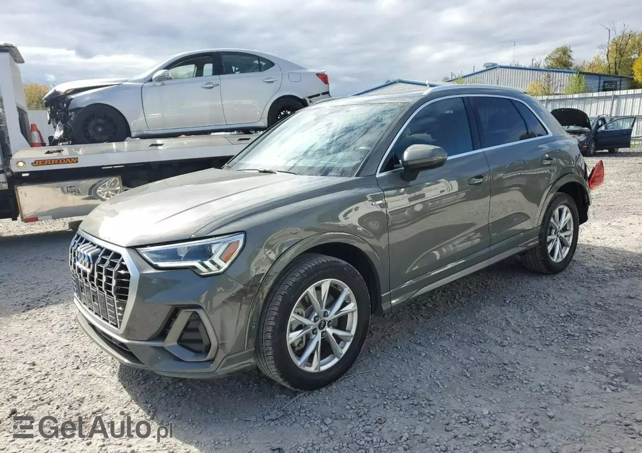 AUDI Q3 