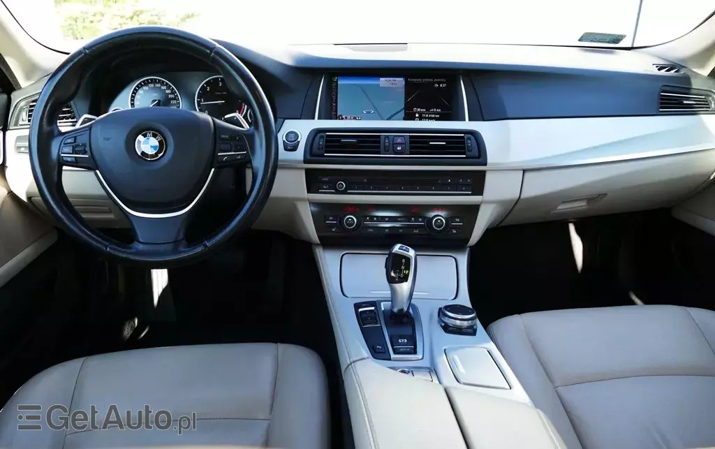 BMW Seria 5 520d xDrive Luxury Line