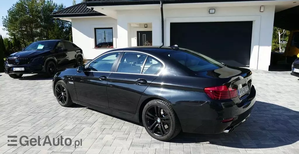 BMW Seria 5 520d xDrive Luxury Line