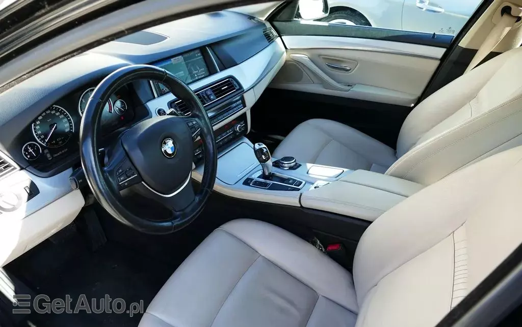 BMW Seria 5 520d xDrive Luxury Line