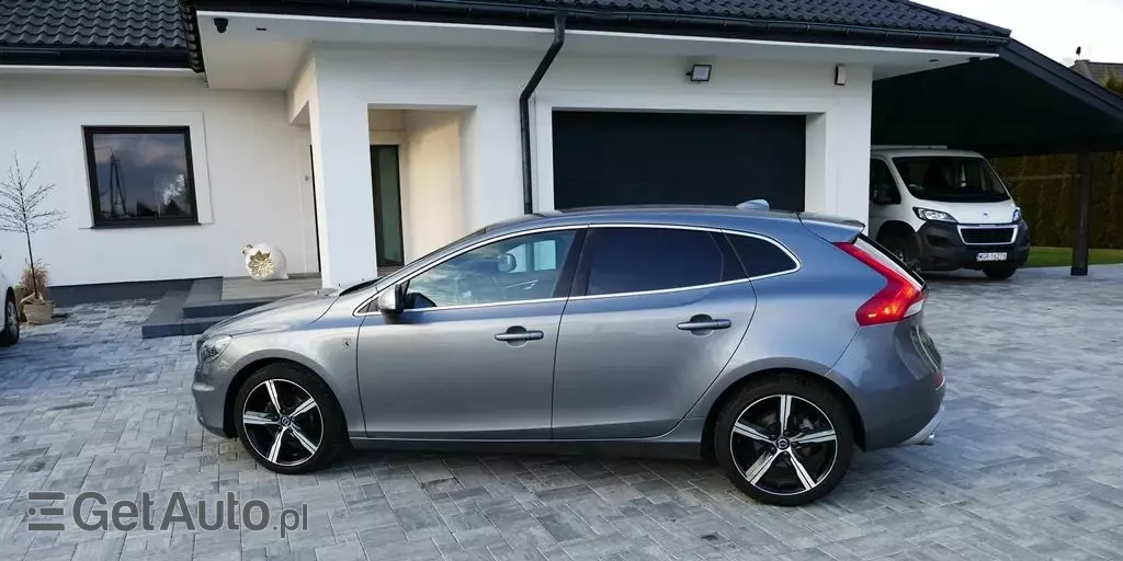 VOLVO V40 D2 Drive-E R-Design Kinetic