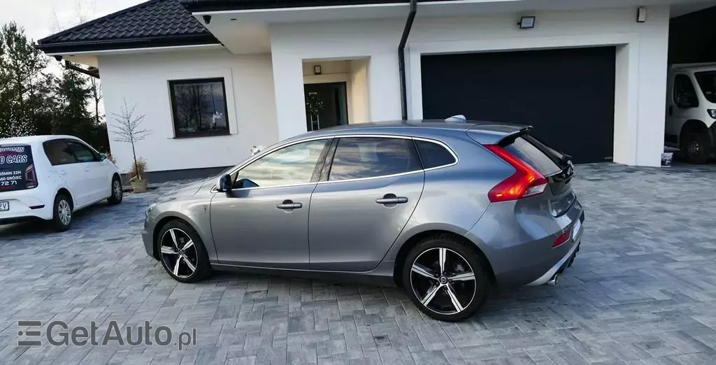 VOLVO V40 D2 Drive-E R-Design Kinetic