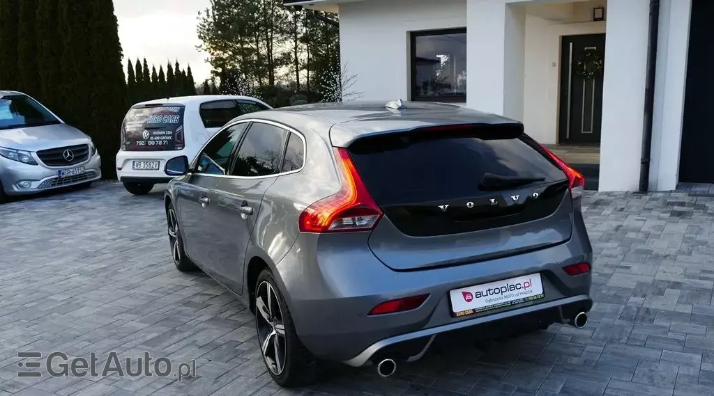 VOLVO V40 D2 Drive-E R-Design Kinetic