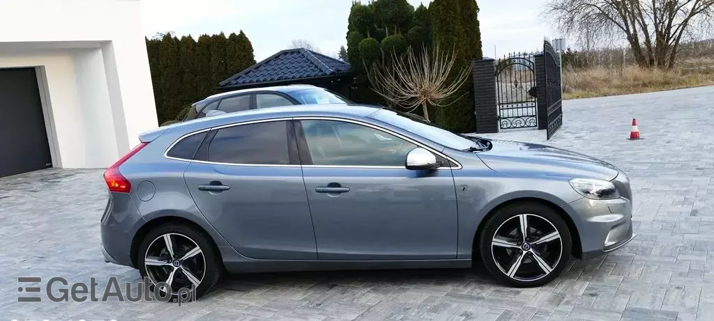 VOLVO V40 D2 Drive-E R-Design Kinetic