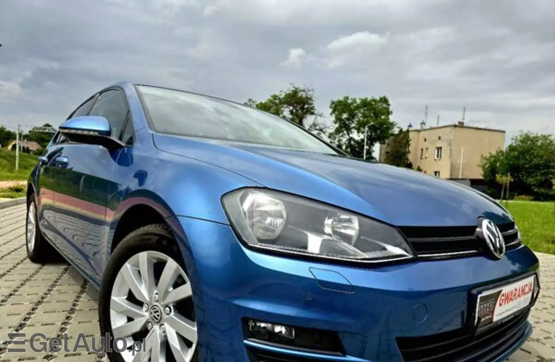 VOLKSWAGEN Golf 