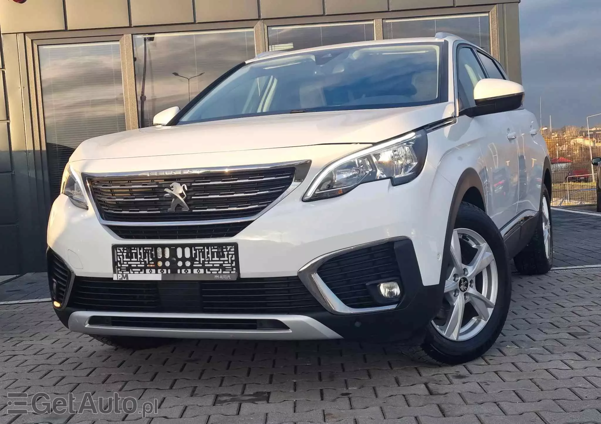 PEUGEOT 5008 