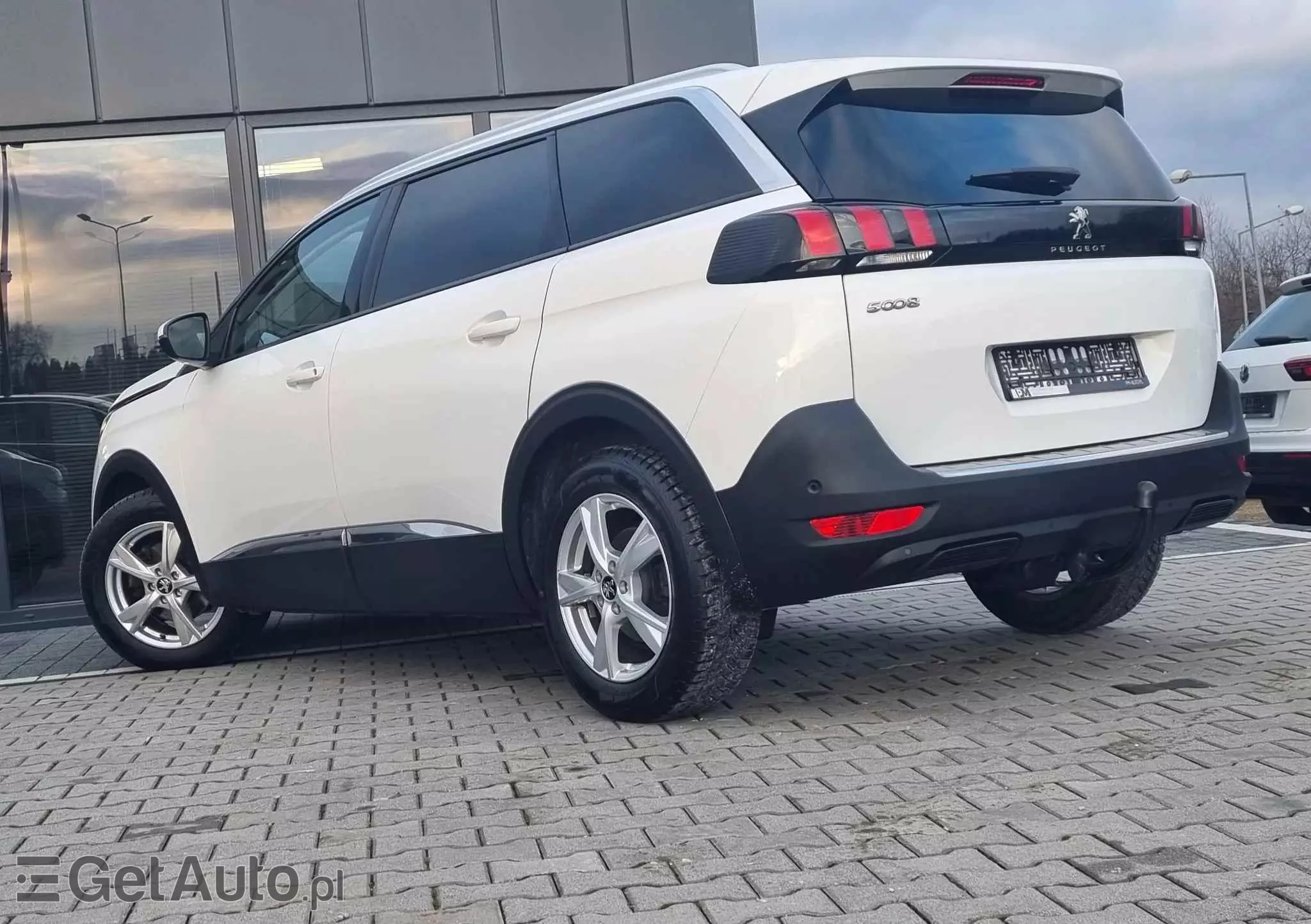 PEUGEOT 5008 