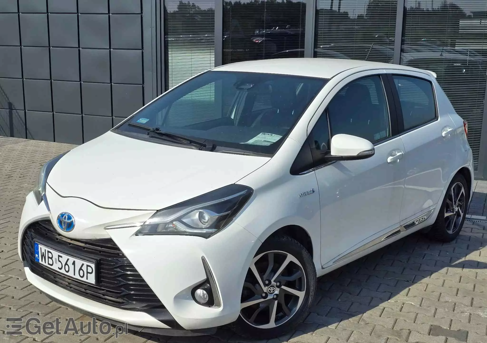 TOYOTA Yaris Hybrid 100 Dynamic