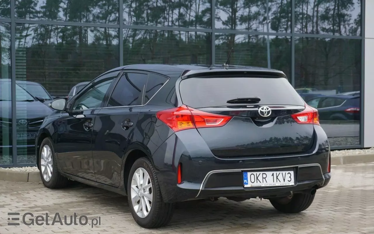 TOYOTA Auris 