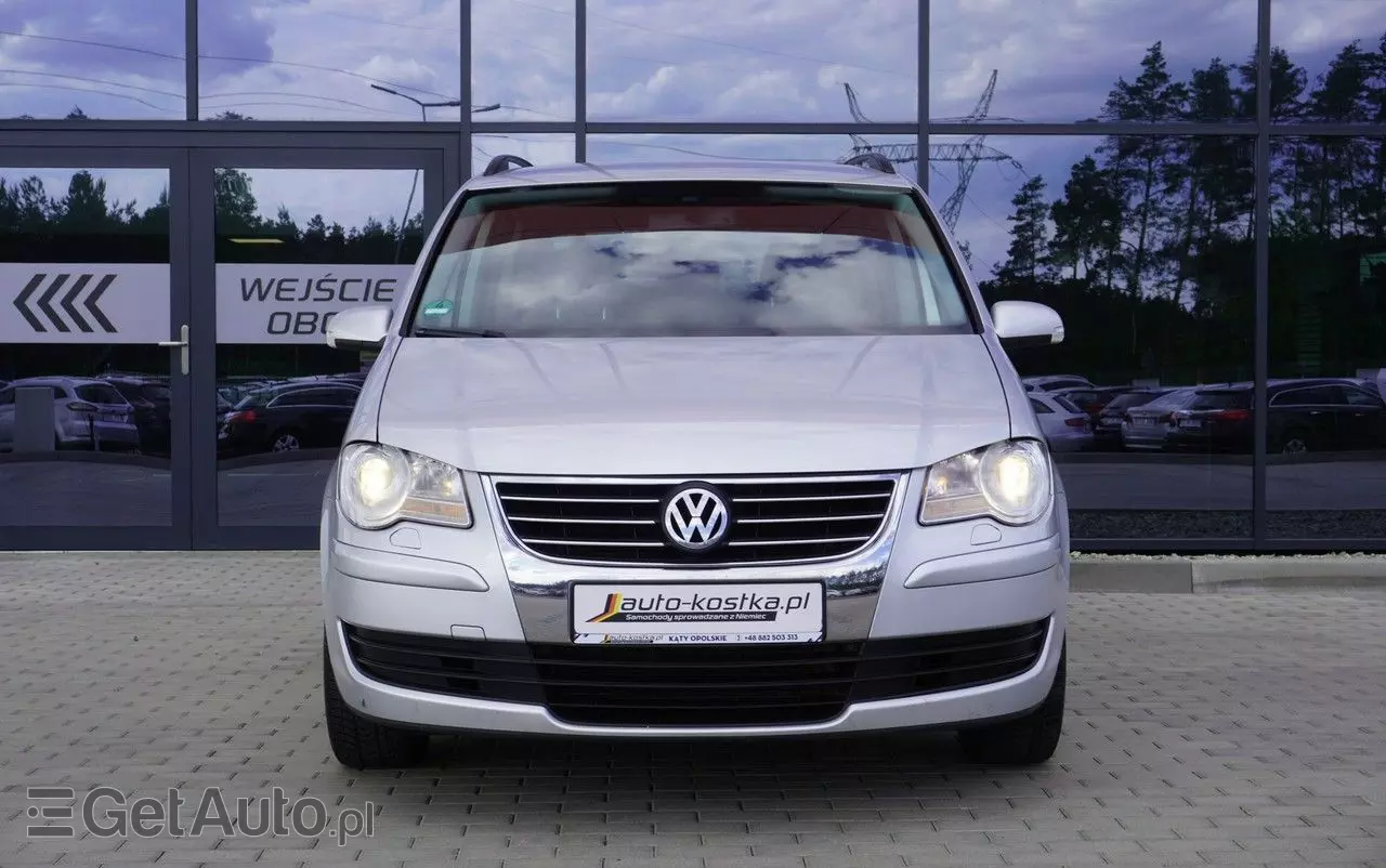 VOLKSWAGEN Touran 