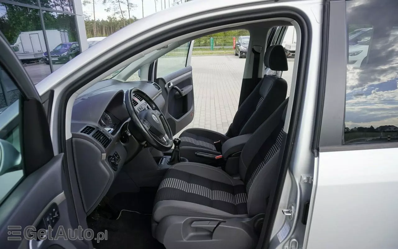 VOLKSWAGEN Touran 