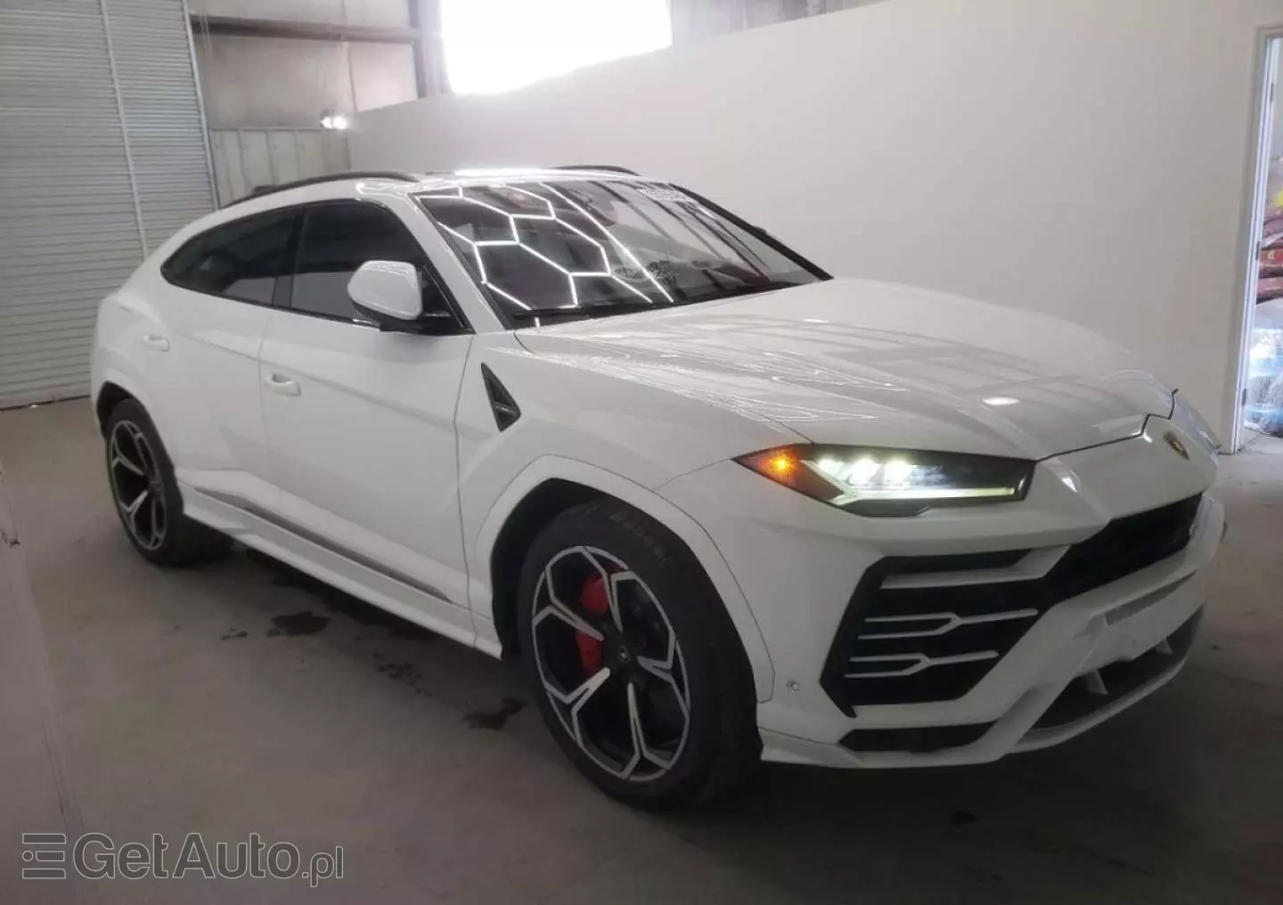 LAMBORGHINI Urus 