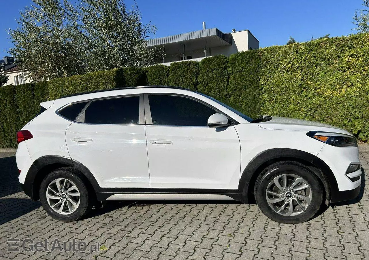 HYUNDAI Tucson 