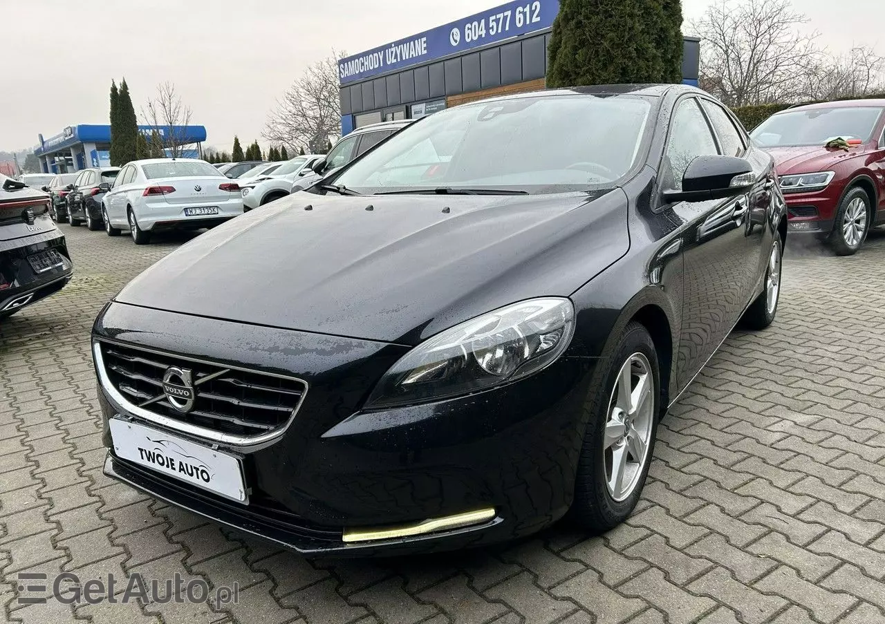 VOLVO V40 