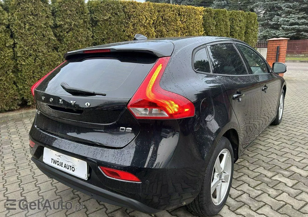 VOLVO V40 