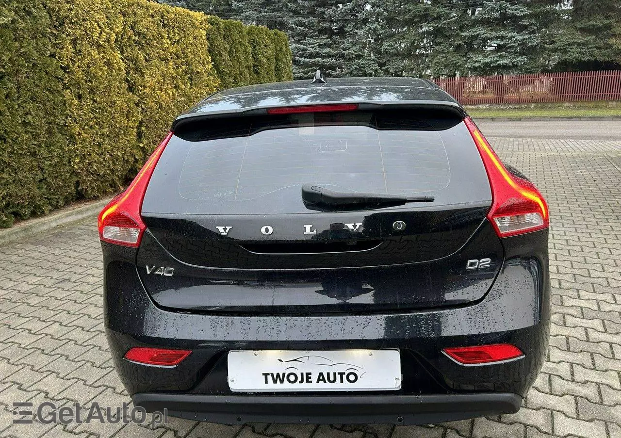 VOLVO V40 