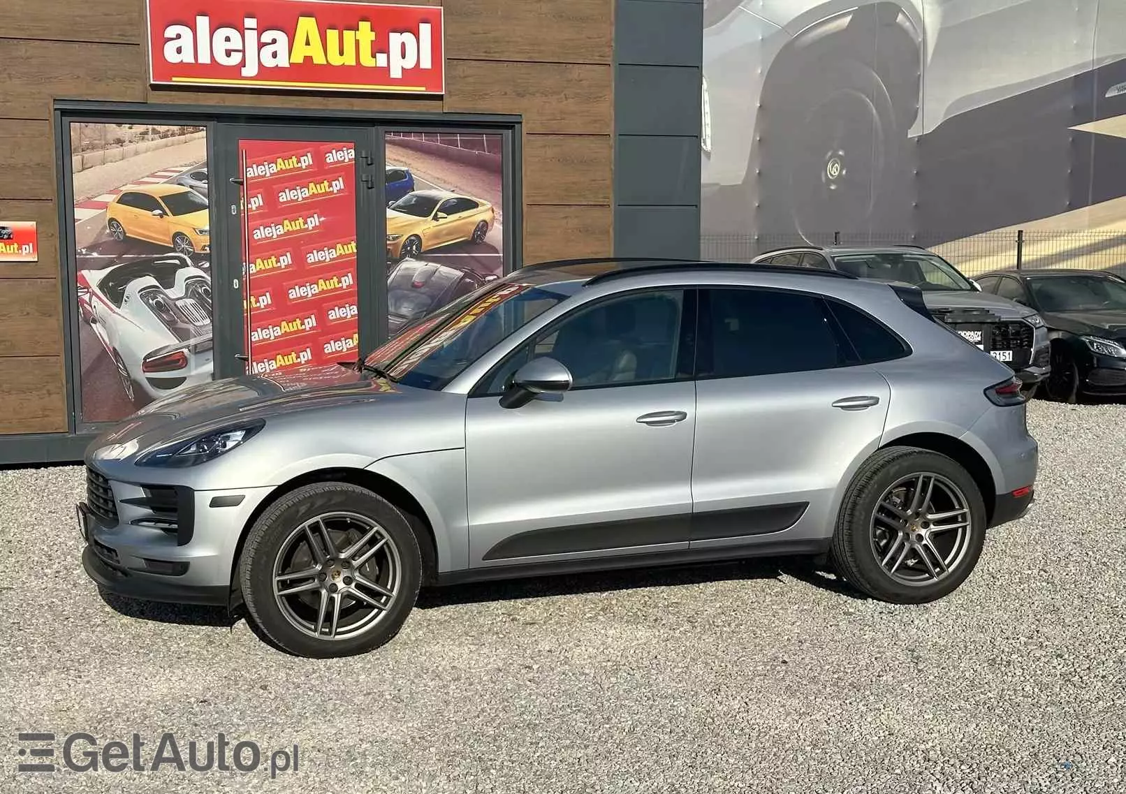 PORSCHE Macan Standard