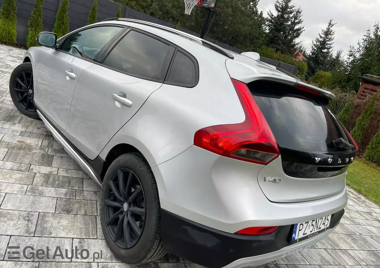 VOLVO V40 Cross Country 