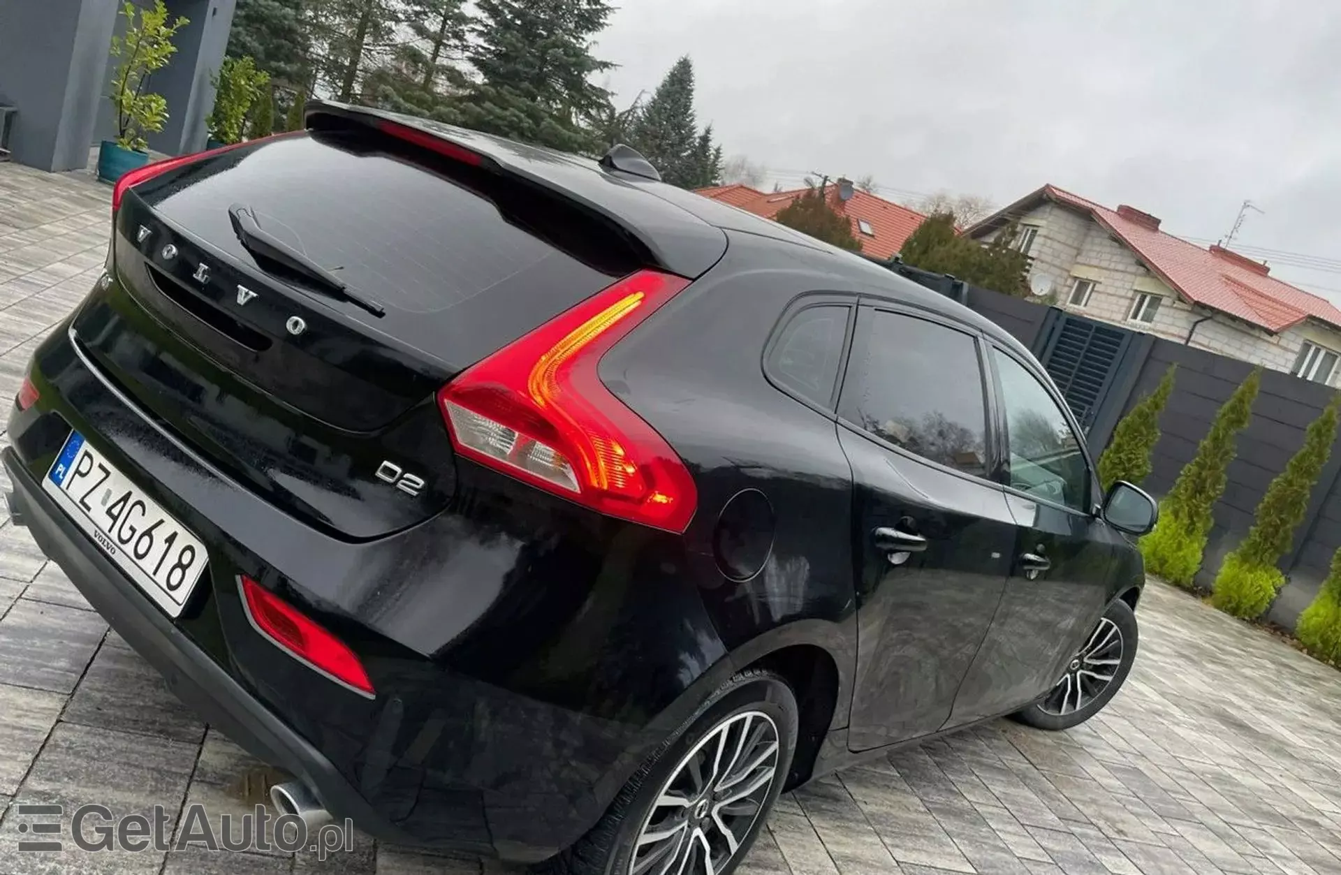 VOLVO V40 