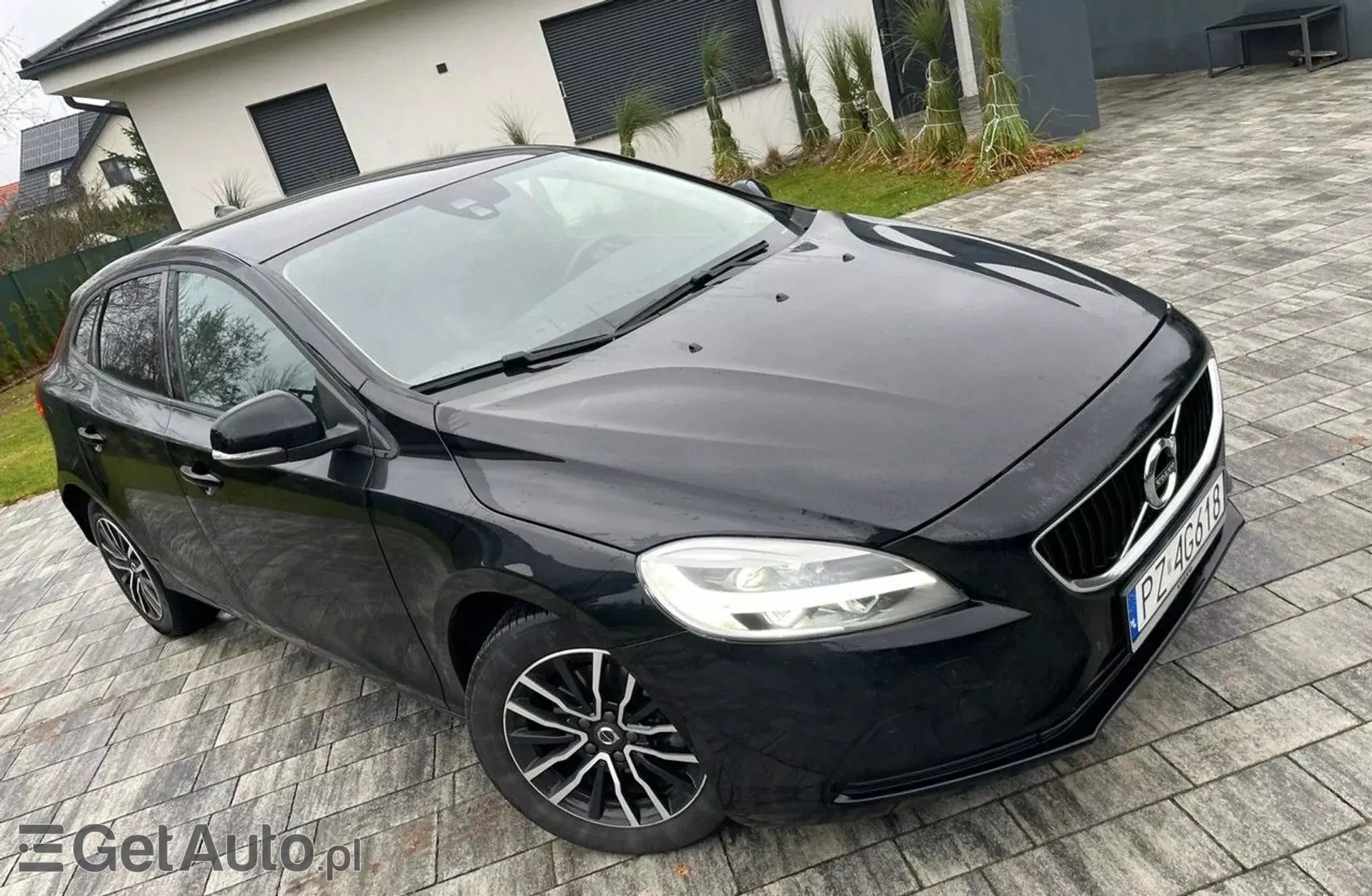 VOLVO V40 