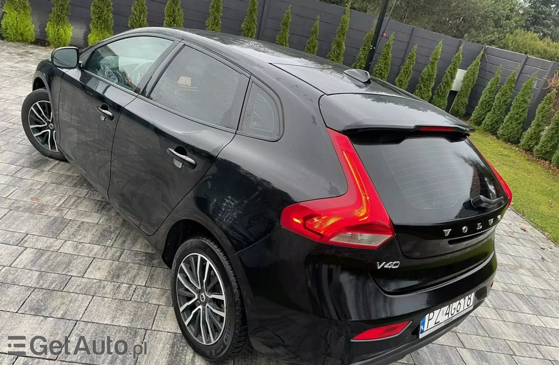 VOLVO V40 