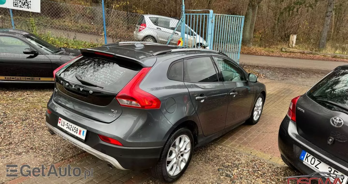 VOLVO V40 Cross Country 