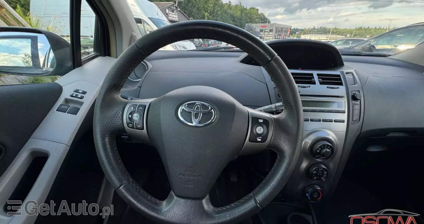 TOYOTA Yaris 