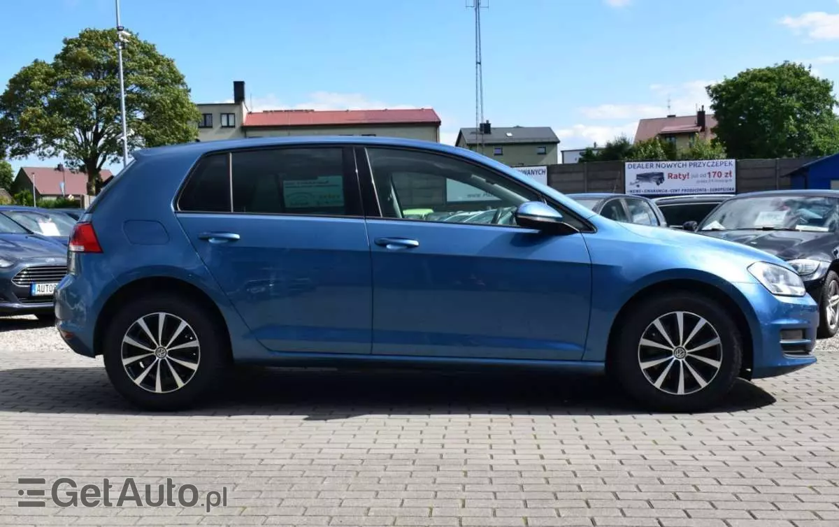 VOLKSWAGEN Golf 