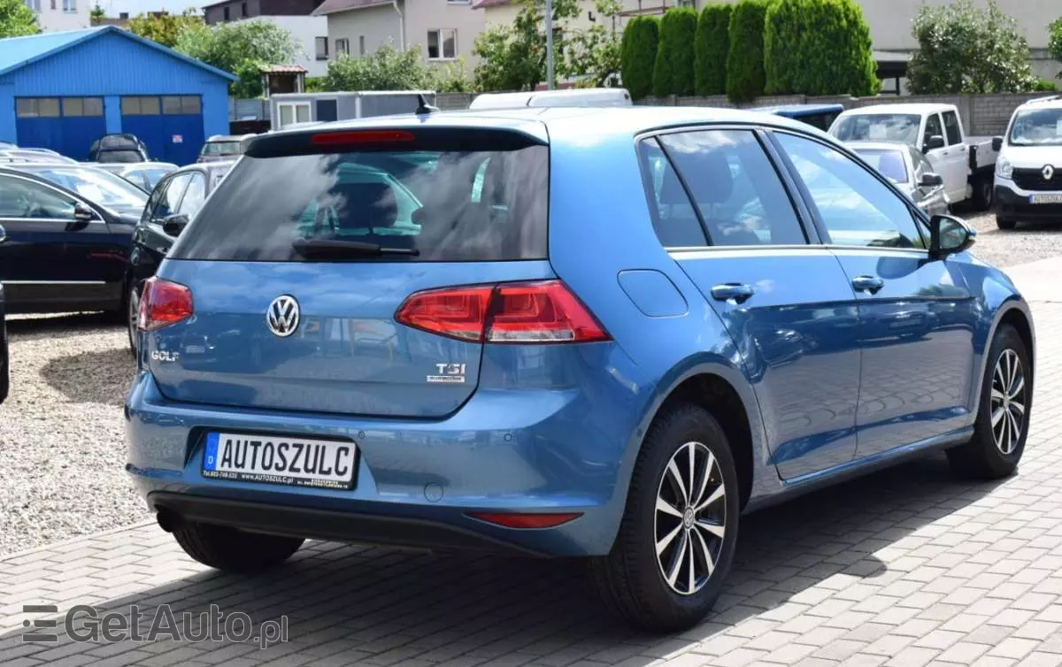 VOLKSWAGEN Golf 