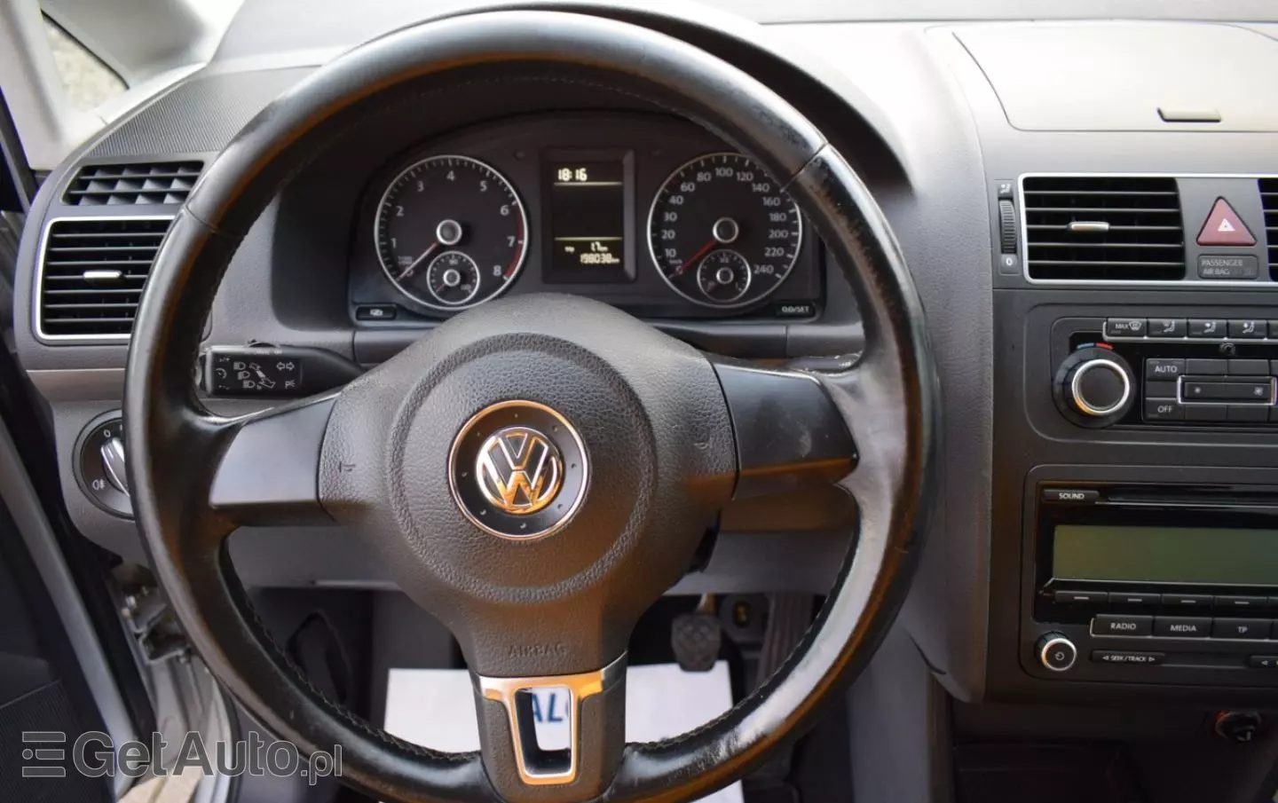 VOLKSWAGEN Touran 