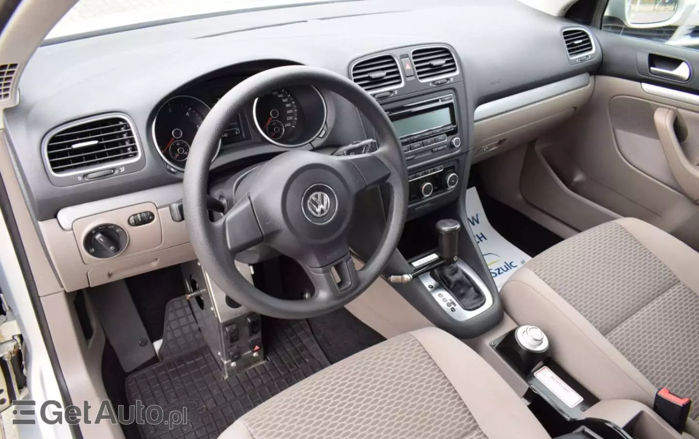 VOLKSWAGEN Golf 