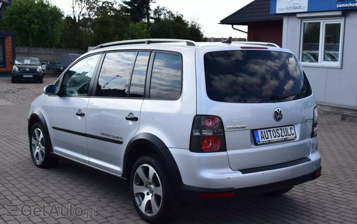 VOLKSWAGEN Touran 