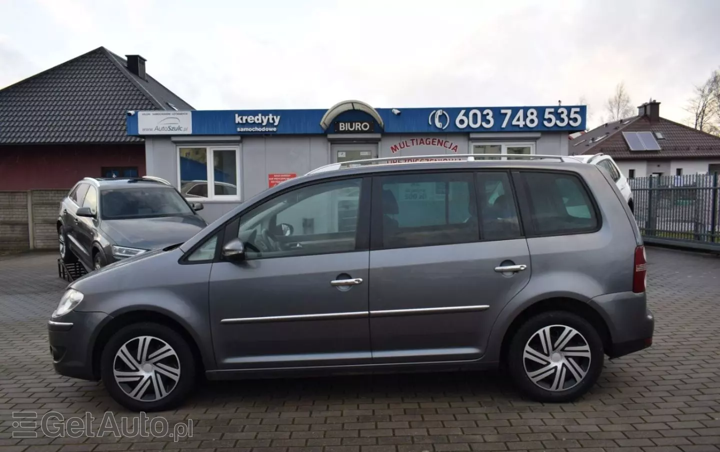 VOLKSWAGEN Touran 