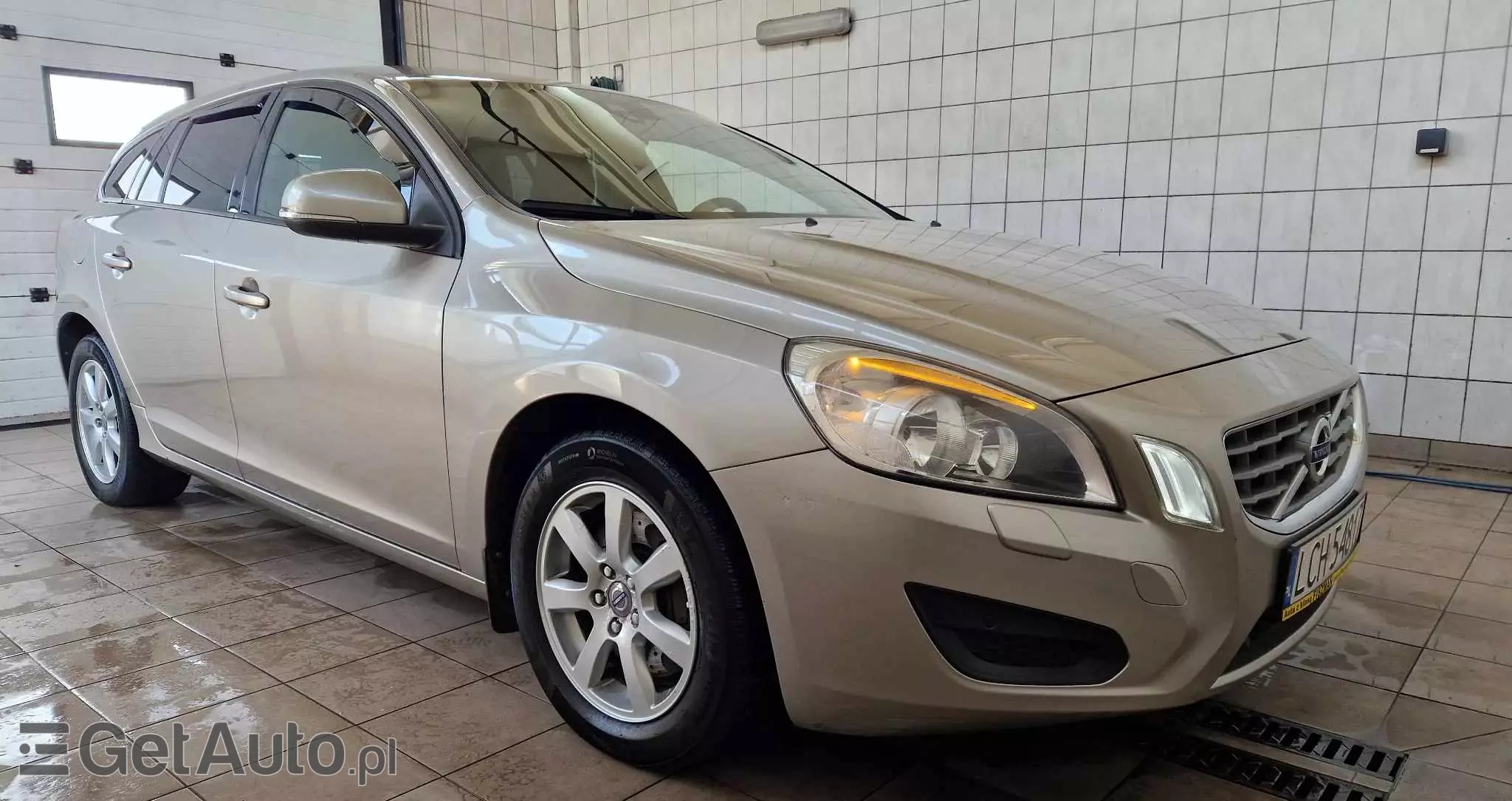 VOLVO V60 D5 AWD R-Design Momentum