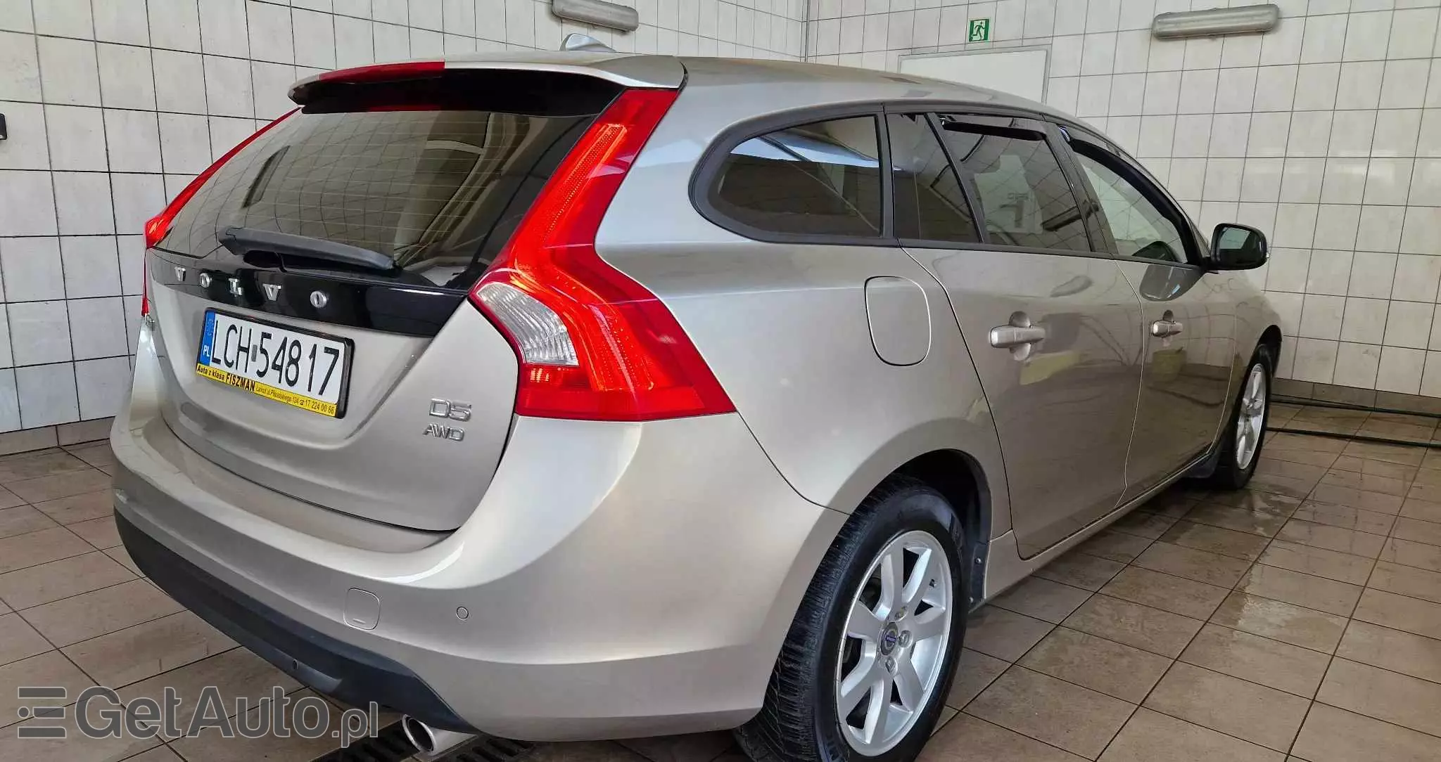 VOLVO V60 D5 AWD R-Design Momentum