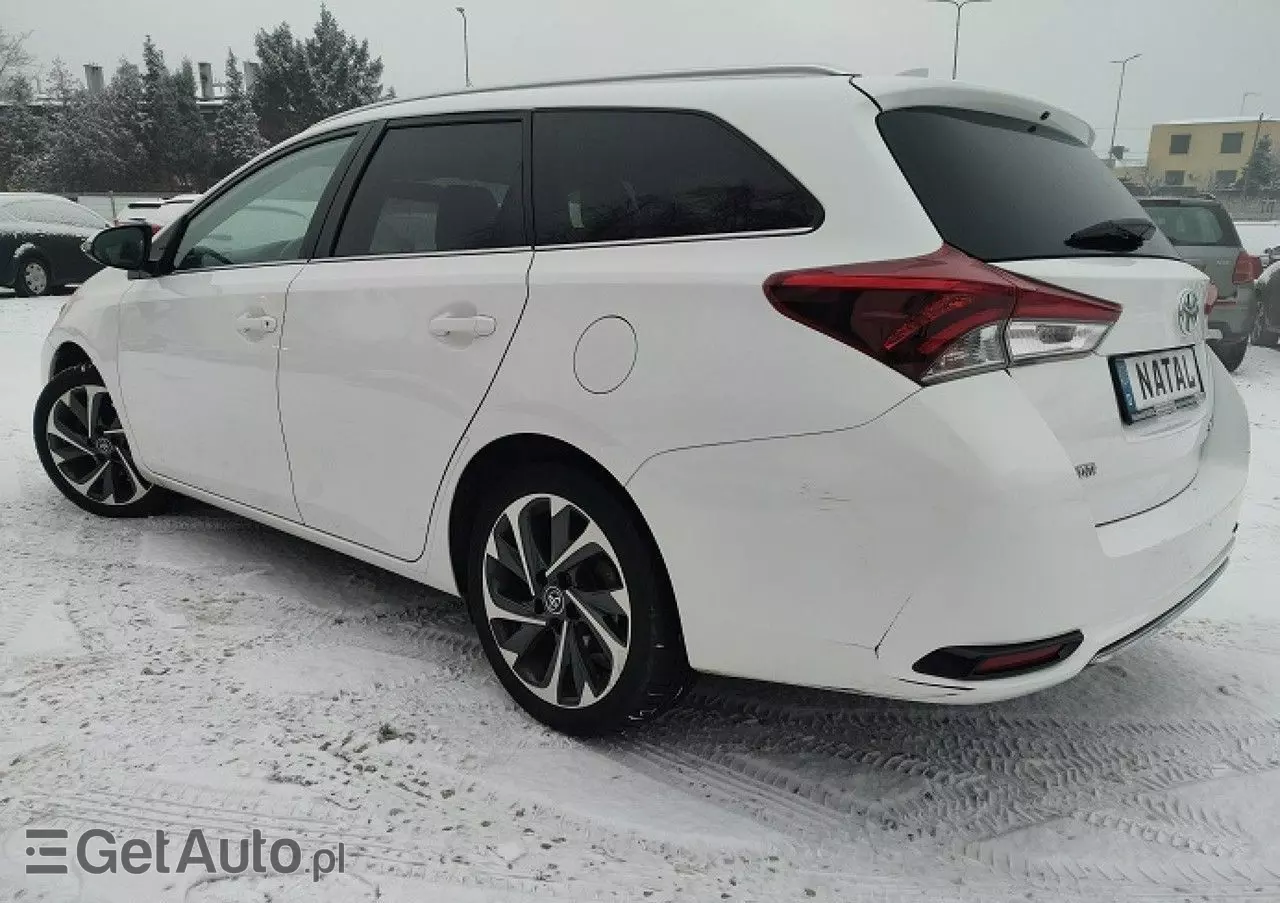 TOYOTA Auris 