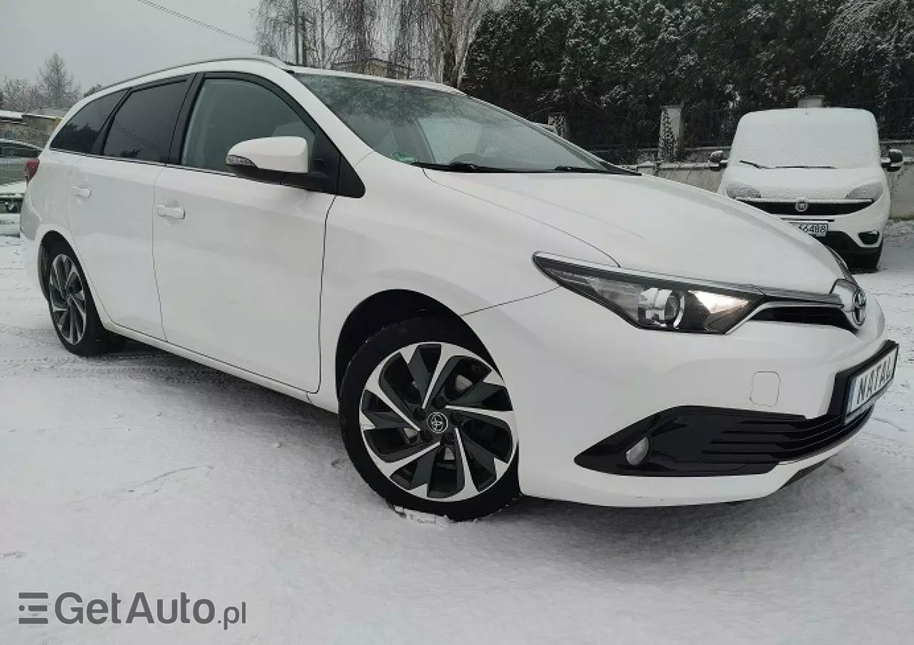 TOYOTA Auris 