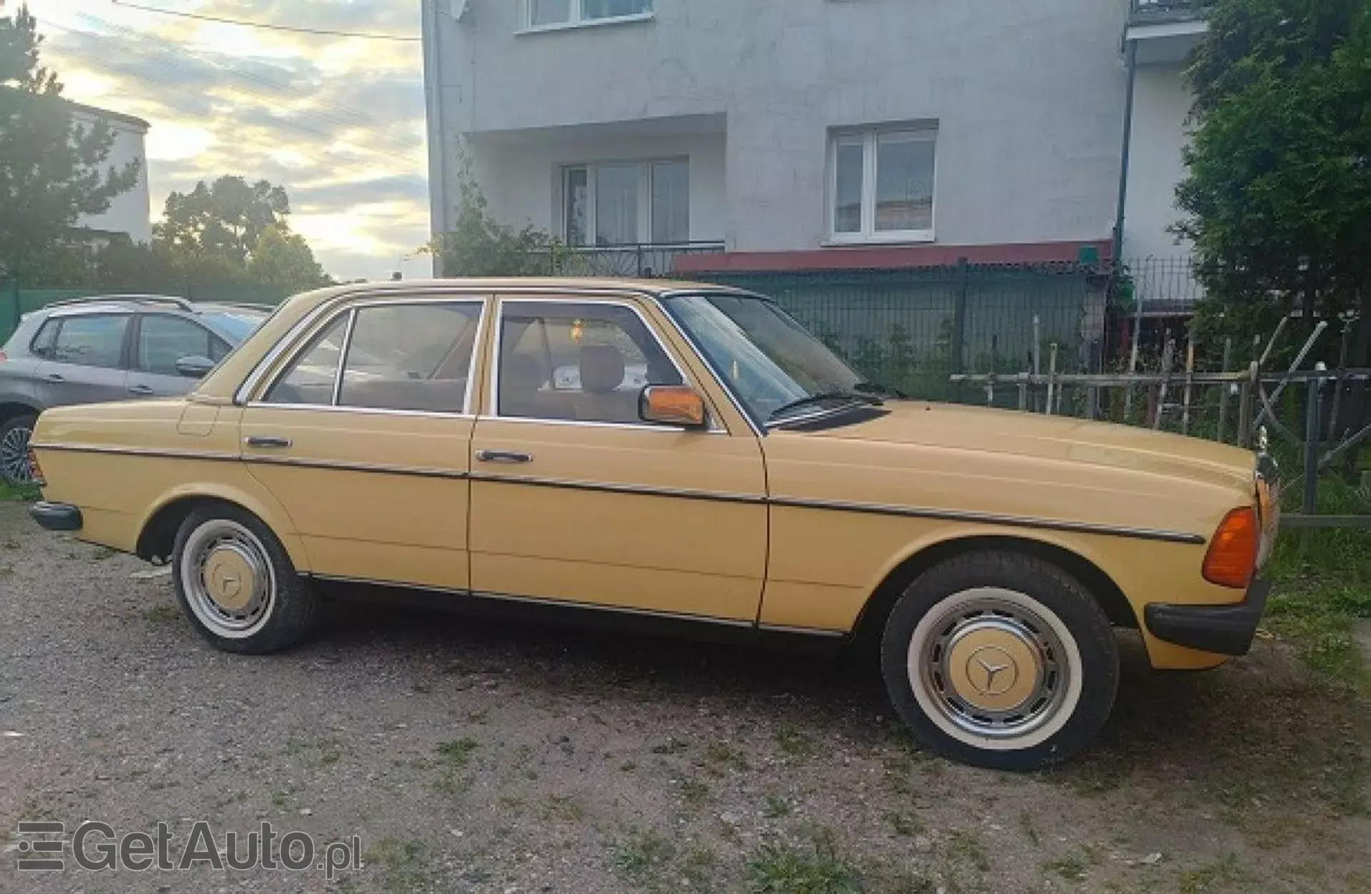 MERCEDES-BENZ W123 