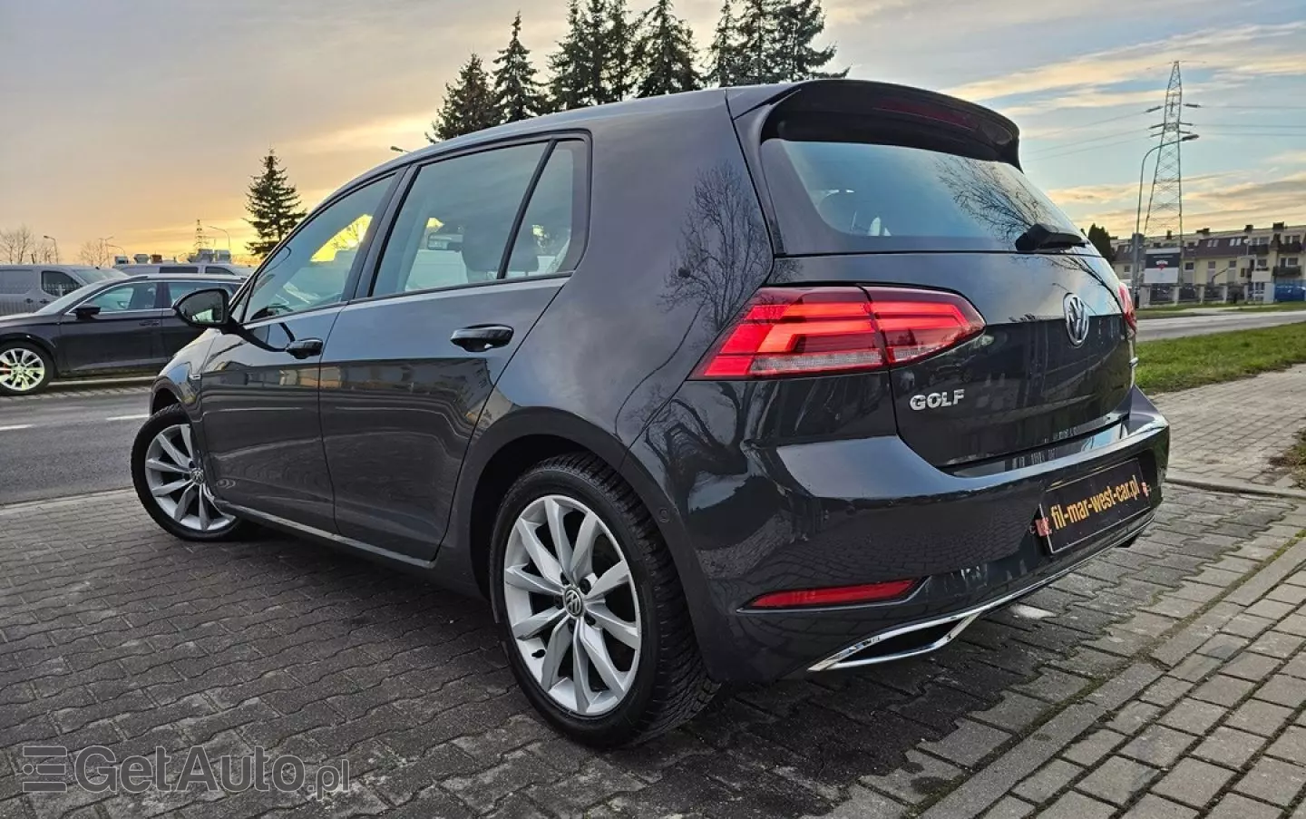 VOLKSWAGEN Golf 