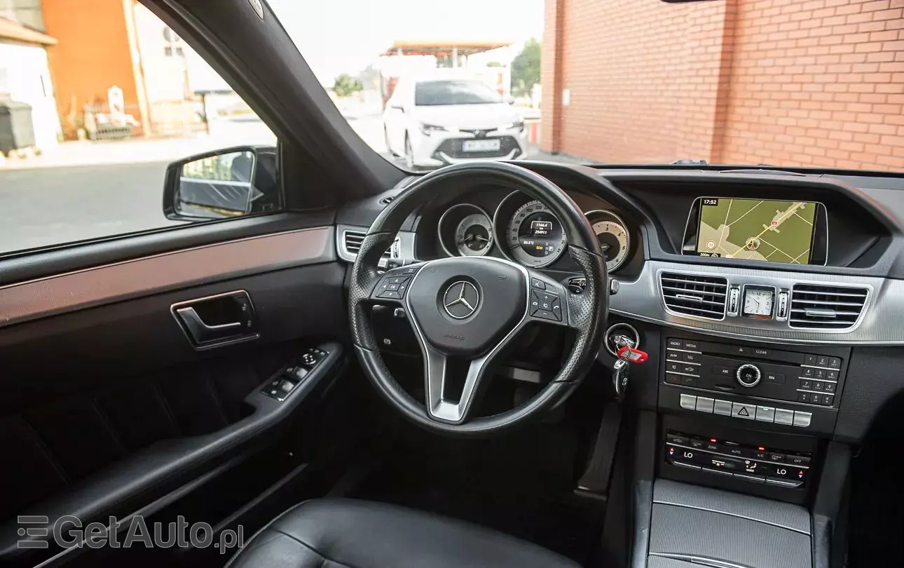 MERCEDES-BENZ Klasa E 220 BlueTEC 9G-TRONIC Avantgarde