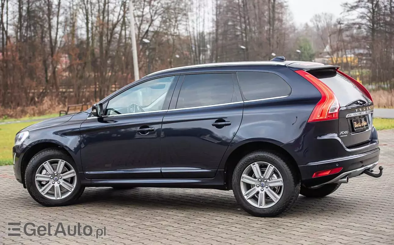 VOLVO XC 60 D3 Drive-E Momentum