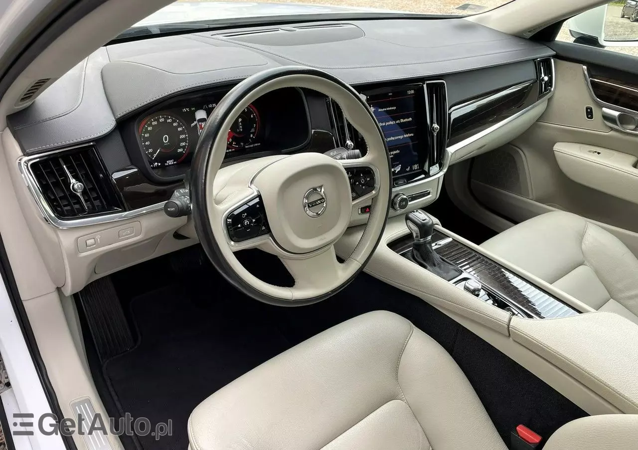 VOLVO S90 T5 Momentum