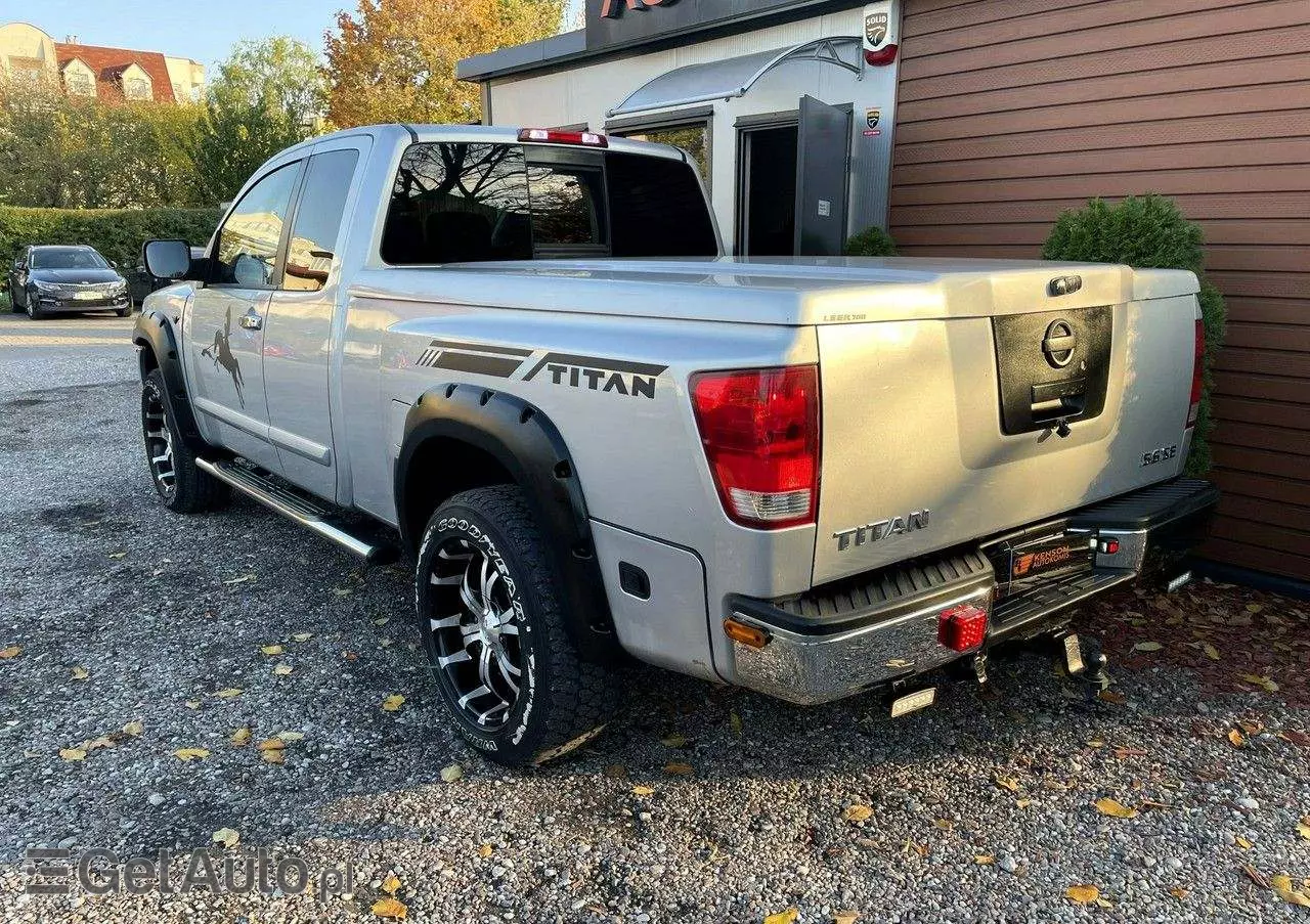 NISSAN Titan 