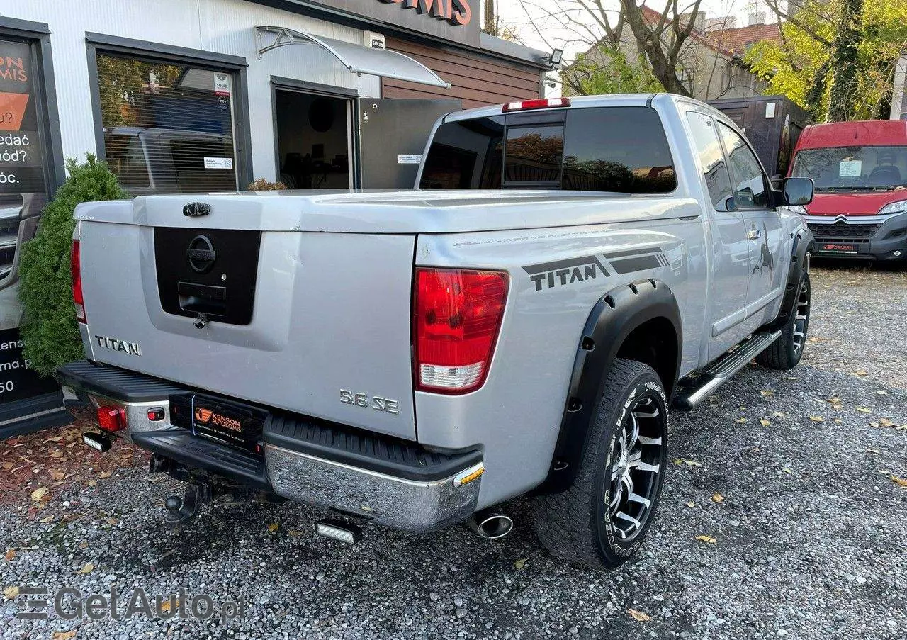 NISSAN Titan 