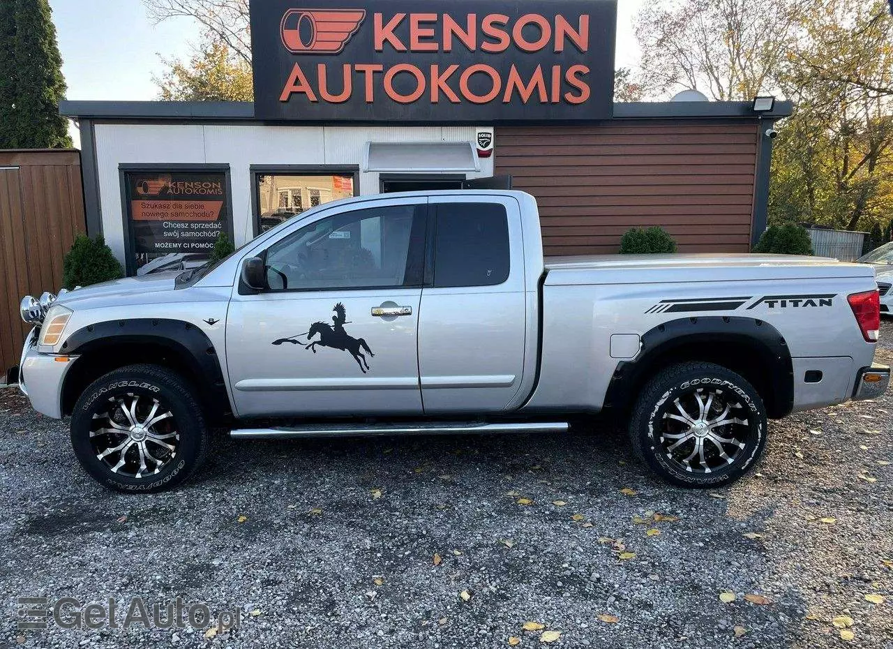 NISSAN Titan 