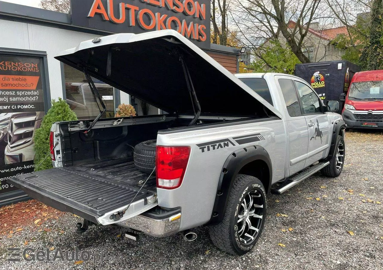 NISSAN Titan 