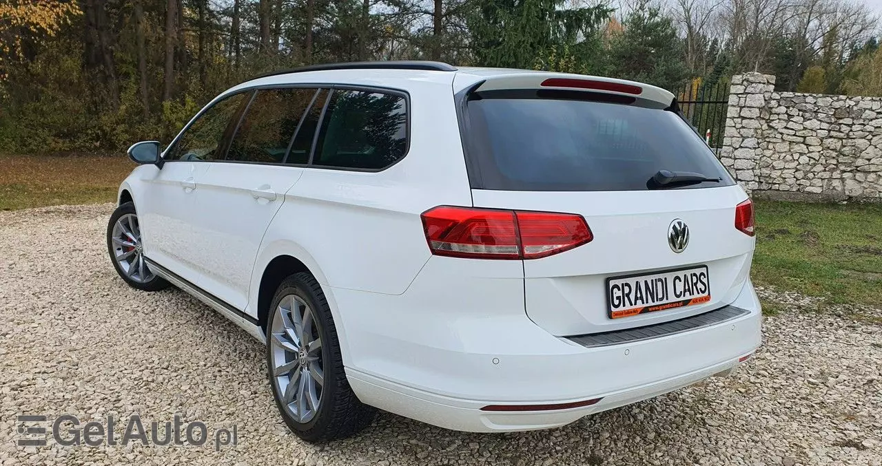 VOLKSWAGEN Passat Variant 2.0 TDI DSG (BlueMotion Technology) Trendline