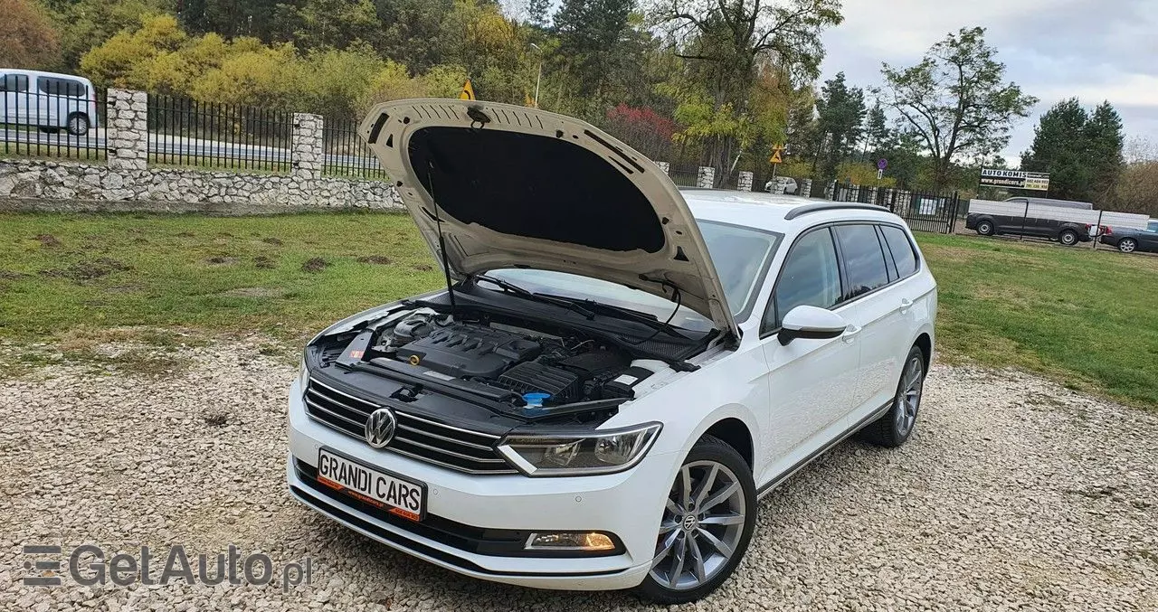 VOLKSWAGEN Passat Variant 2.0 TDI DSG (BlueMotion Technology) Trendline