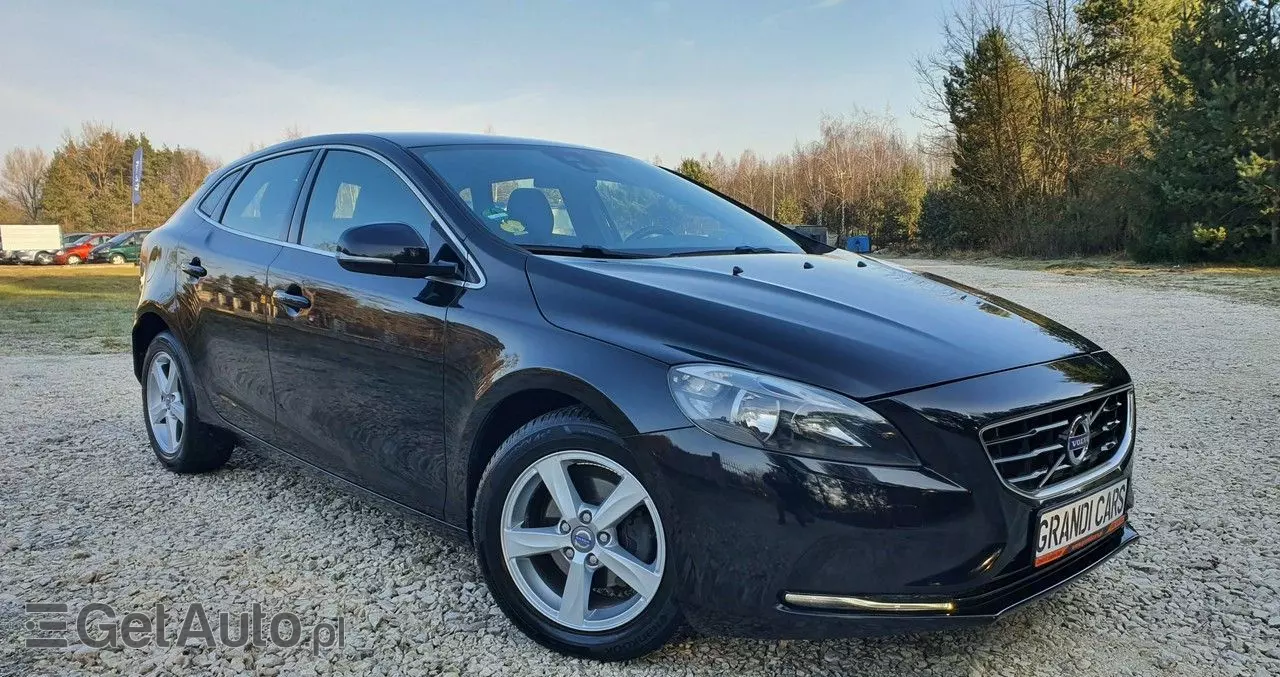 VOLVO V40 D2 Momentum